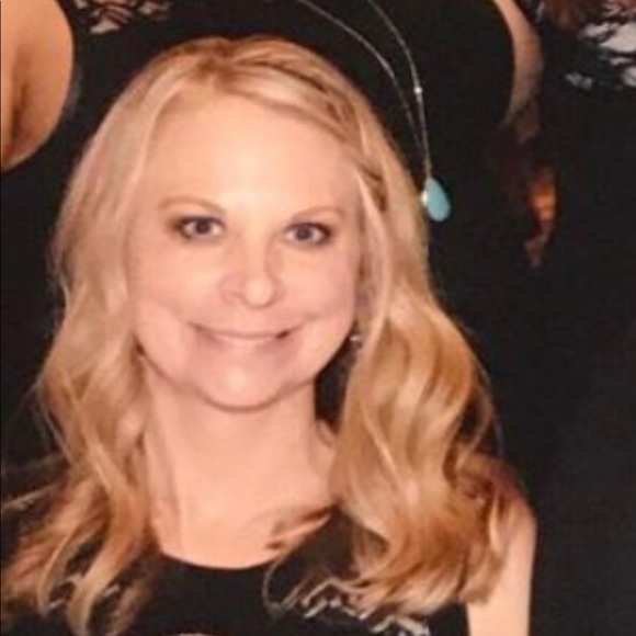 Meet your Posher, Melissa - Picture 2 of 2